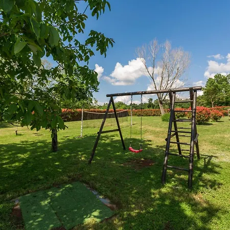 Morena Mit Pool, Garten, Umgeben Von * Tinjan