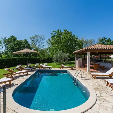 בית נופש Morena Mit Pool, Garten, Umgeben Von Tinjan
