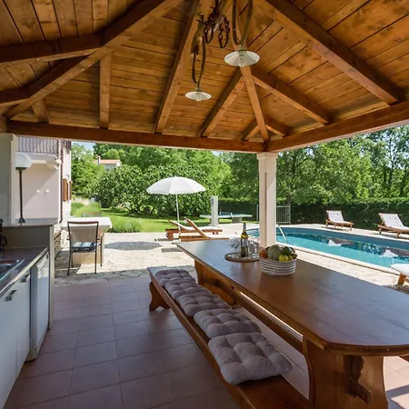 Morena Mit Pool, Garten, Umgeben Von * Tinjan