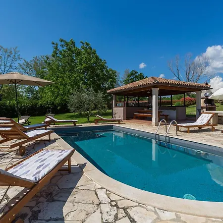 Hébergement de vacances Morena Mit Pool, Garten, Umgeben Von *