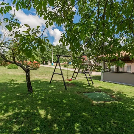 Hébergement de vacances Morena Mit Pool, Garten, Umgeben Von *