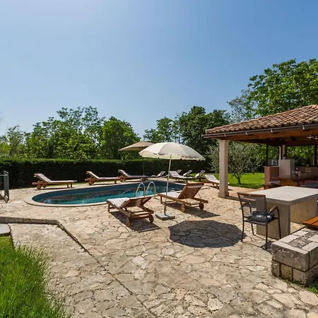 Morena Mit Pool, Garten, Umgeben Von Hébergement de vacances Tinjan