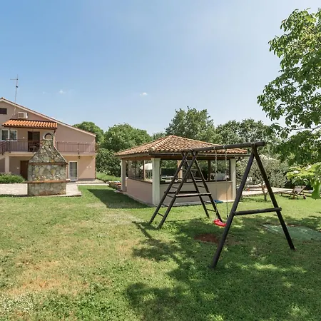 Morena Mit Pool, Garten, Umgeben Von
