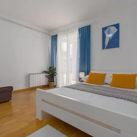 Morena Mit Pool, Garten, Umgeben Von Hébergement de vacances