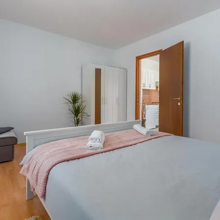 Morena Mit Pool, Garten, Umgeben Von Hébergement de vacances