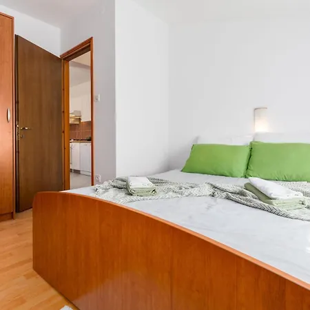 Hébergement de vacances Morena Mit Pool, Garten, Umgeben Von